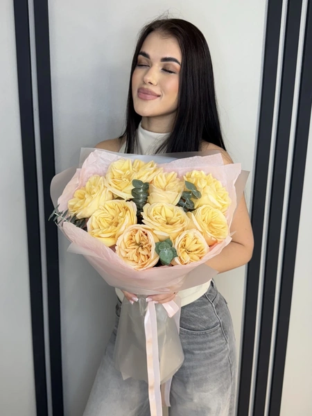 Розы пионовидные 9шт №60