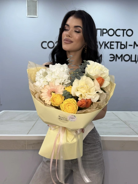 Авторский яркий букет №168