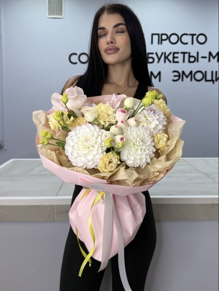 Авторский букет цветов с пионовидной розой №179