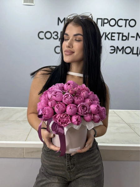 Кустовые розы в коробке №13