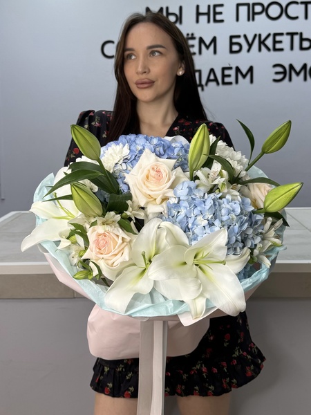 Авторский букет цветов с Лилией  №79