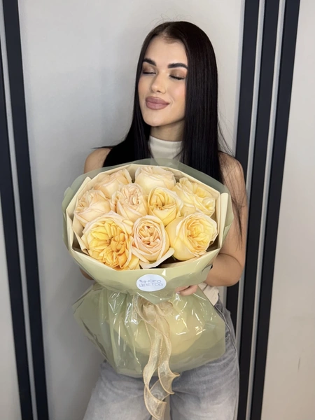 Розы пионовидные 9шт №61