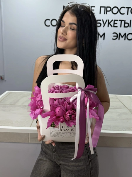 Кустовые розы в сумке №12