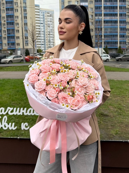 Розы кустовые с ромашками М