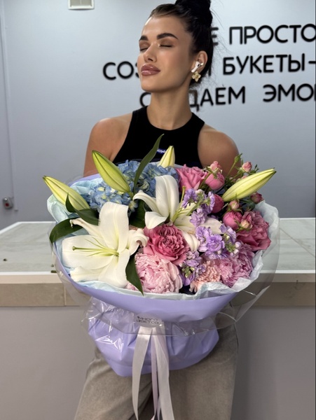 Авторский букет с лилией №204