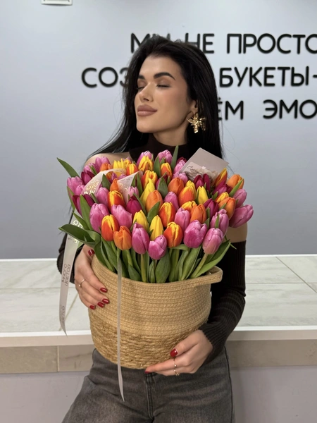 Тюльпаны в джутовой сумке №16