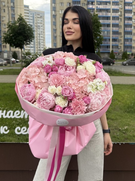 Авторский букет с пионами №189